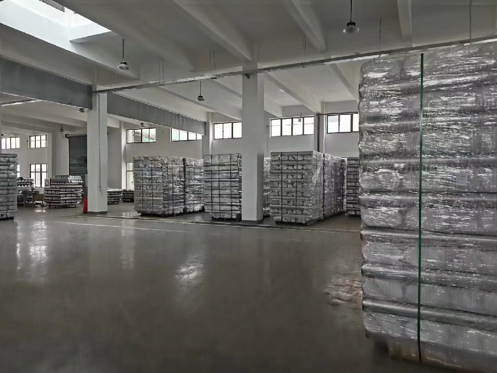 清倉特惠！2 米 304 不鏽鋼豬槽：降本增效，助力養殖升級